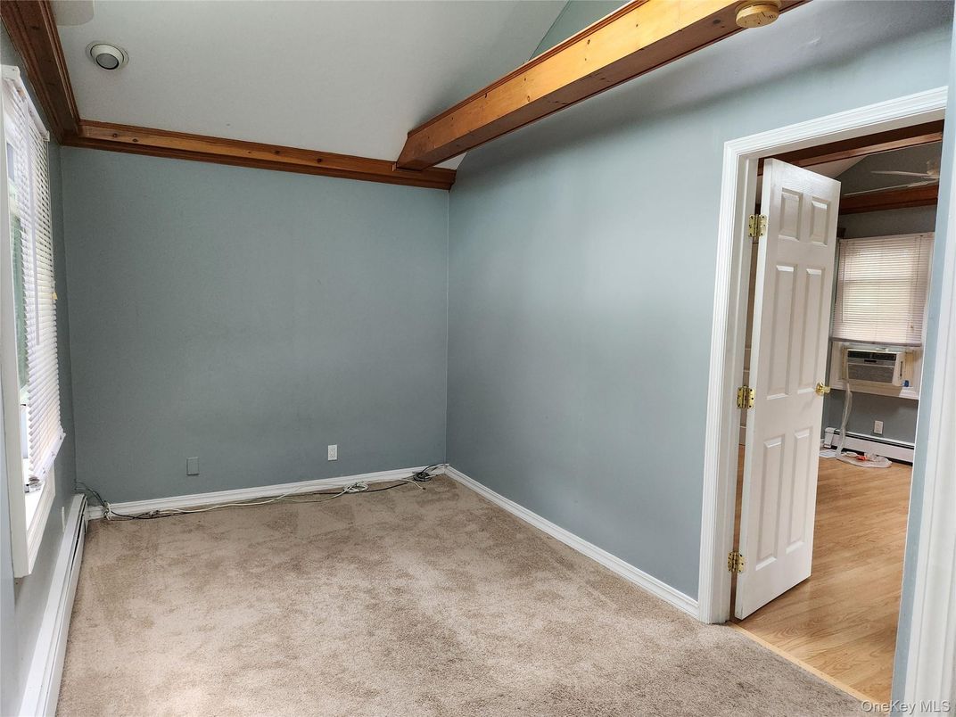 Empty room, Interior, Wooden Beams