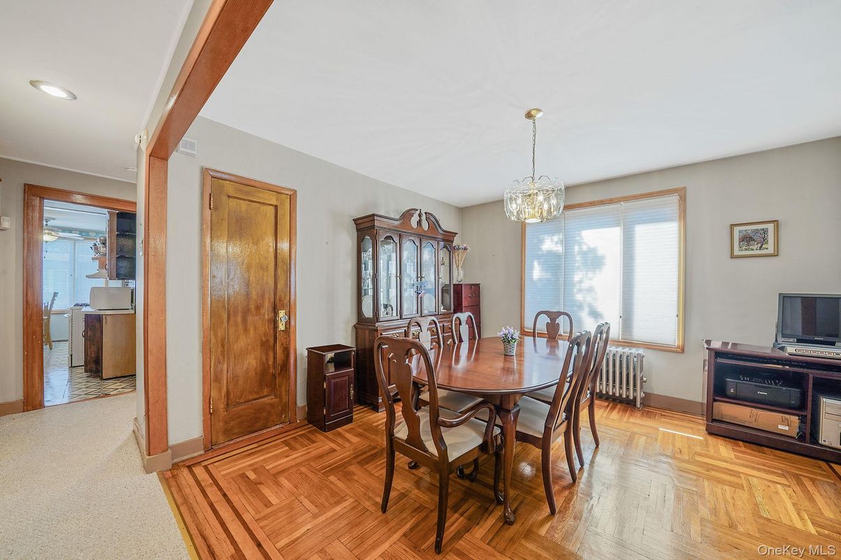 Chandelier, Dining room, Interior, Recessed Lighting, Wood Texture Flooring