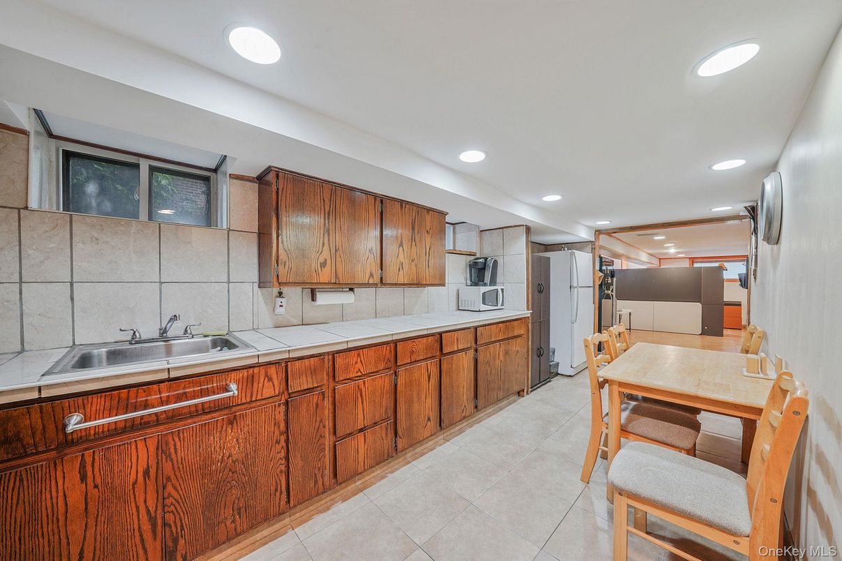 Dining room, Interior, Kitchen, Recessed Lighting