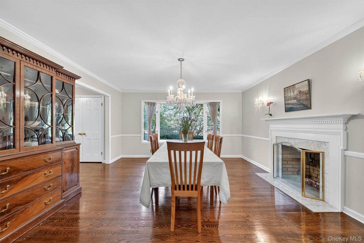 Chandelier, Dining room, Fireplace, Interior, Wood Texture Flooring