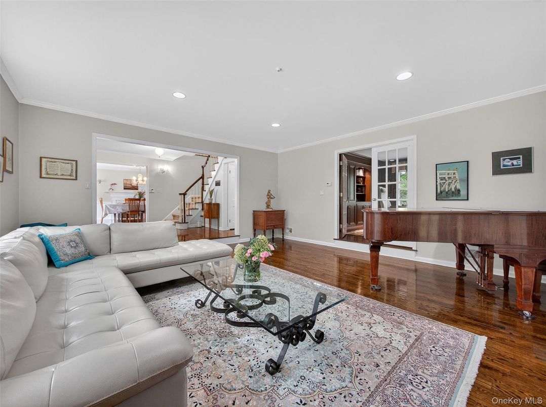 Interior, Living room, Piano, Recessed Lighting, Wood Texture Flooring