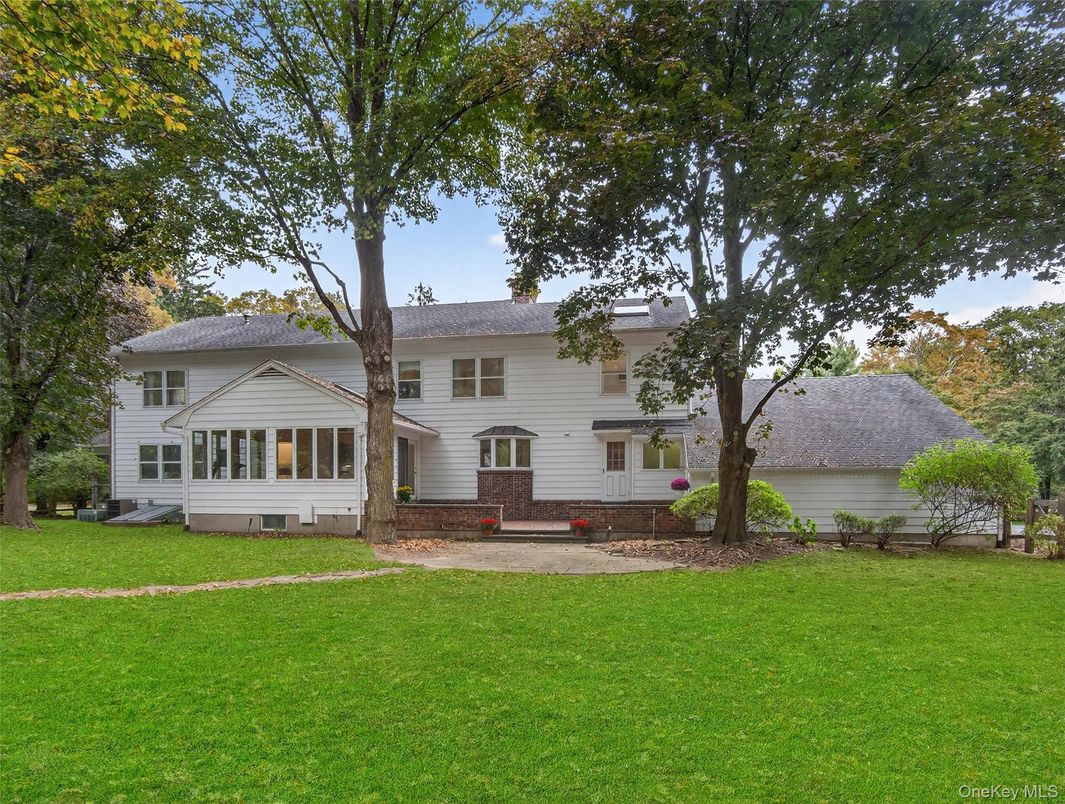 Backyard, Exterior, Facade, Split Level