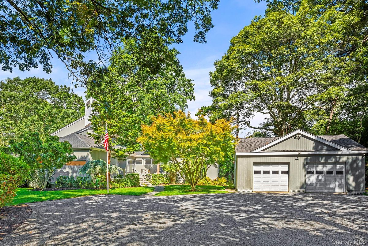 Attached, Exterior, Facade, Ranch
