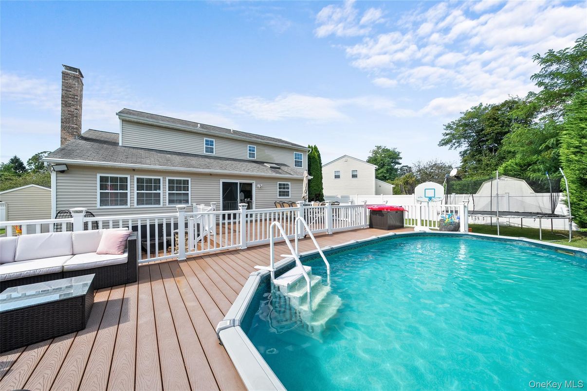 Exterior, Pool