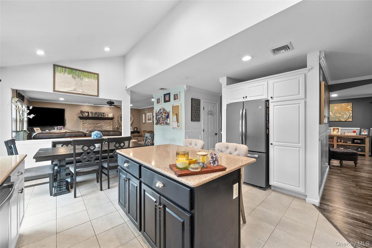 Dining room, Interior, Kitchen, Recessed Lighting