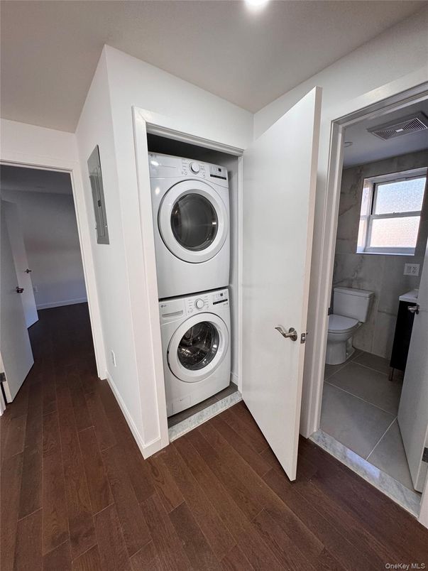 Interior, Utility Closets, Washer, Wood Texture Flooring