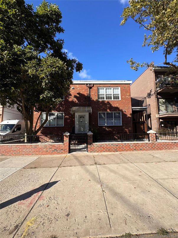 Exterior, Facade, Brick Facade, Raised Ranch