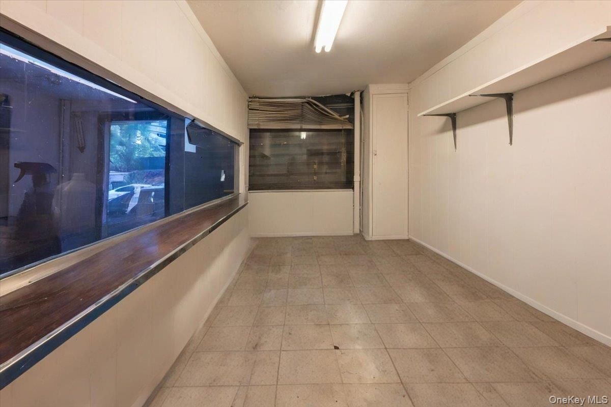 Empty room, Interior, Walk-in Closets