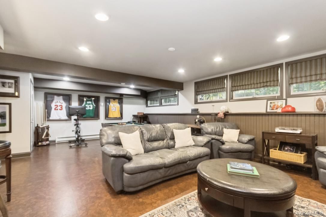 Fitness Equipment, Interior, Living room, Recessed Lighting, Wood Texture Flooring