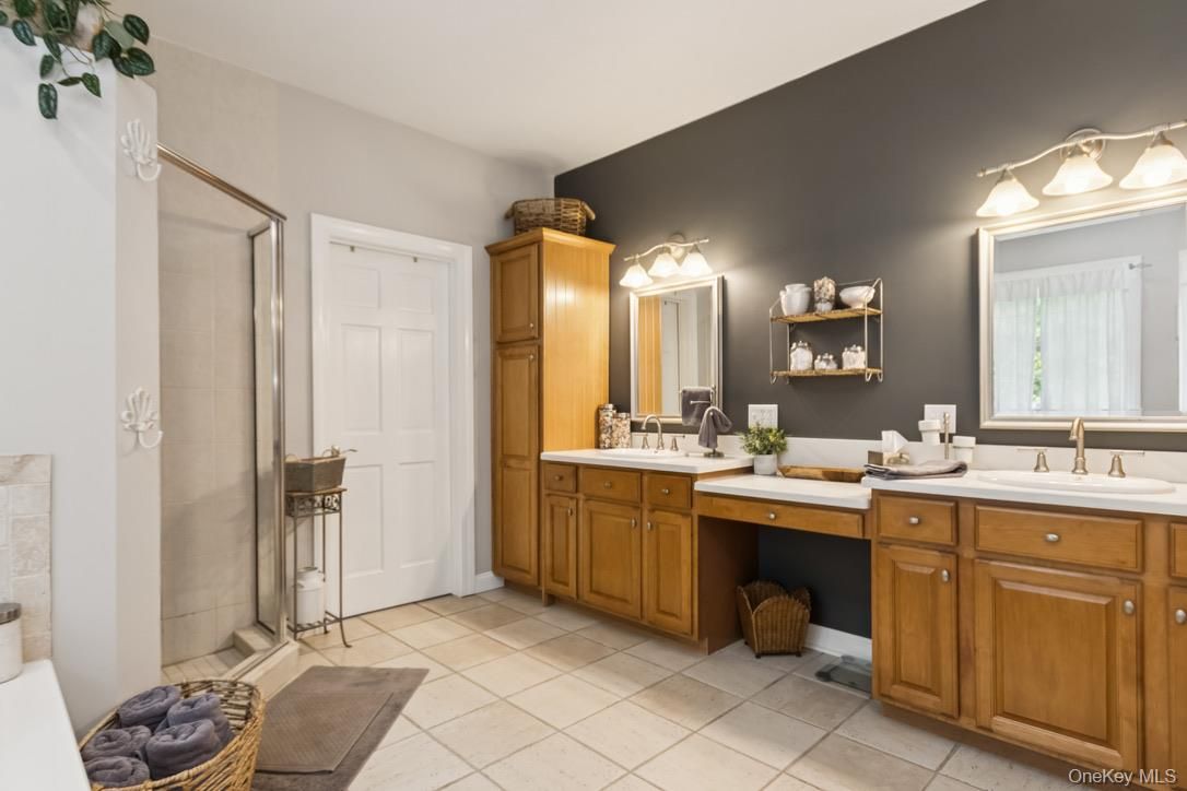 Bathroom, Dual Sink Vanities, Interior