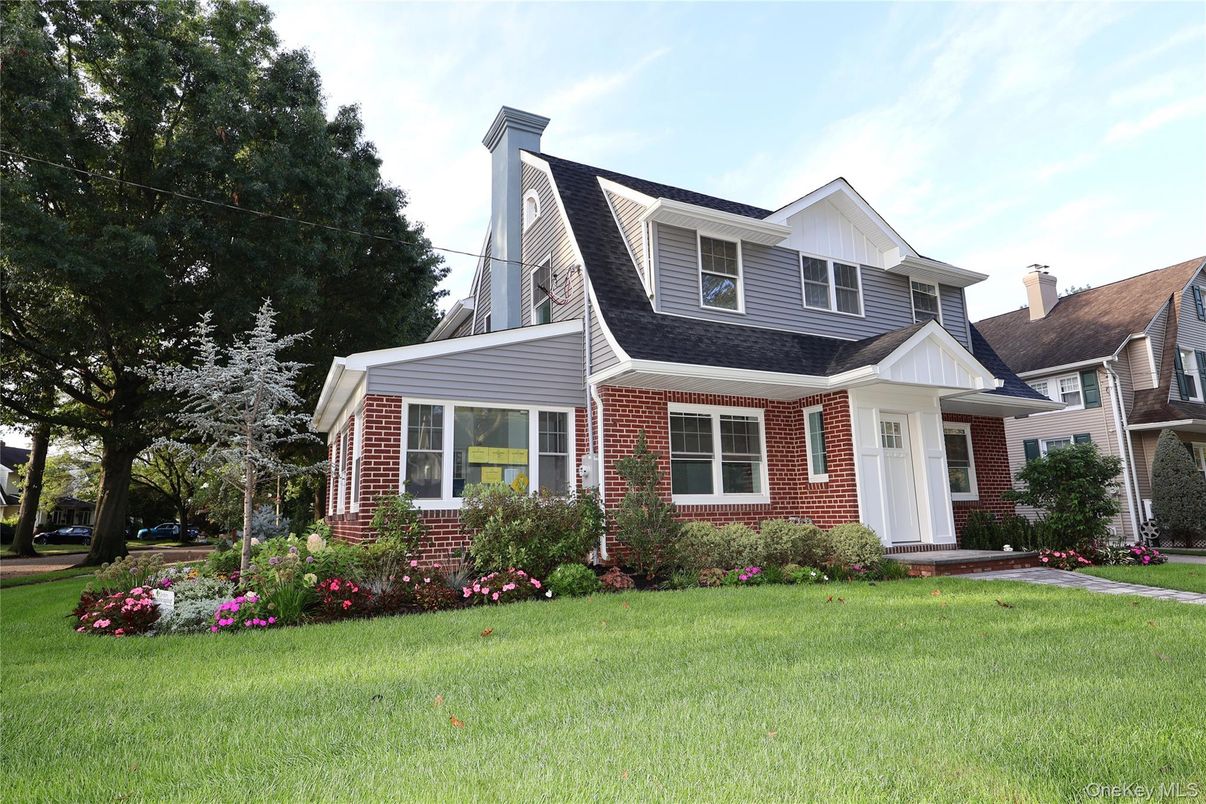 Exterior, Facade, Brick Facade, Farmhouse