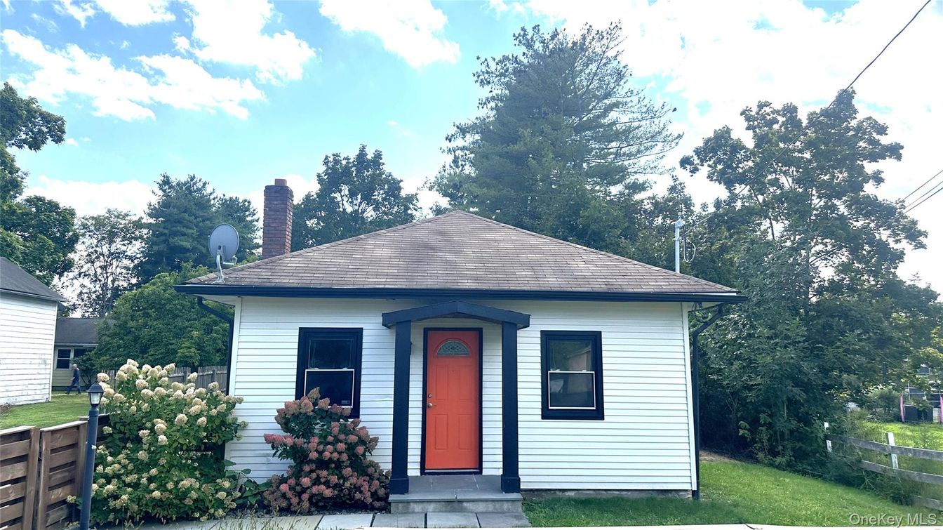 Backyard, Exterior, Facade, Cape Cod