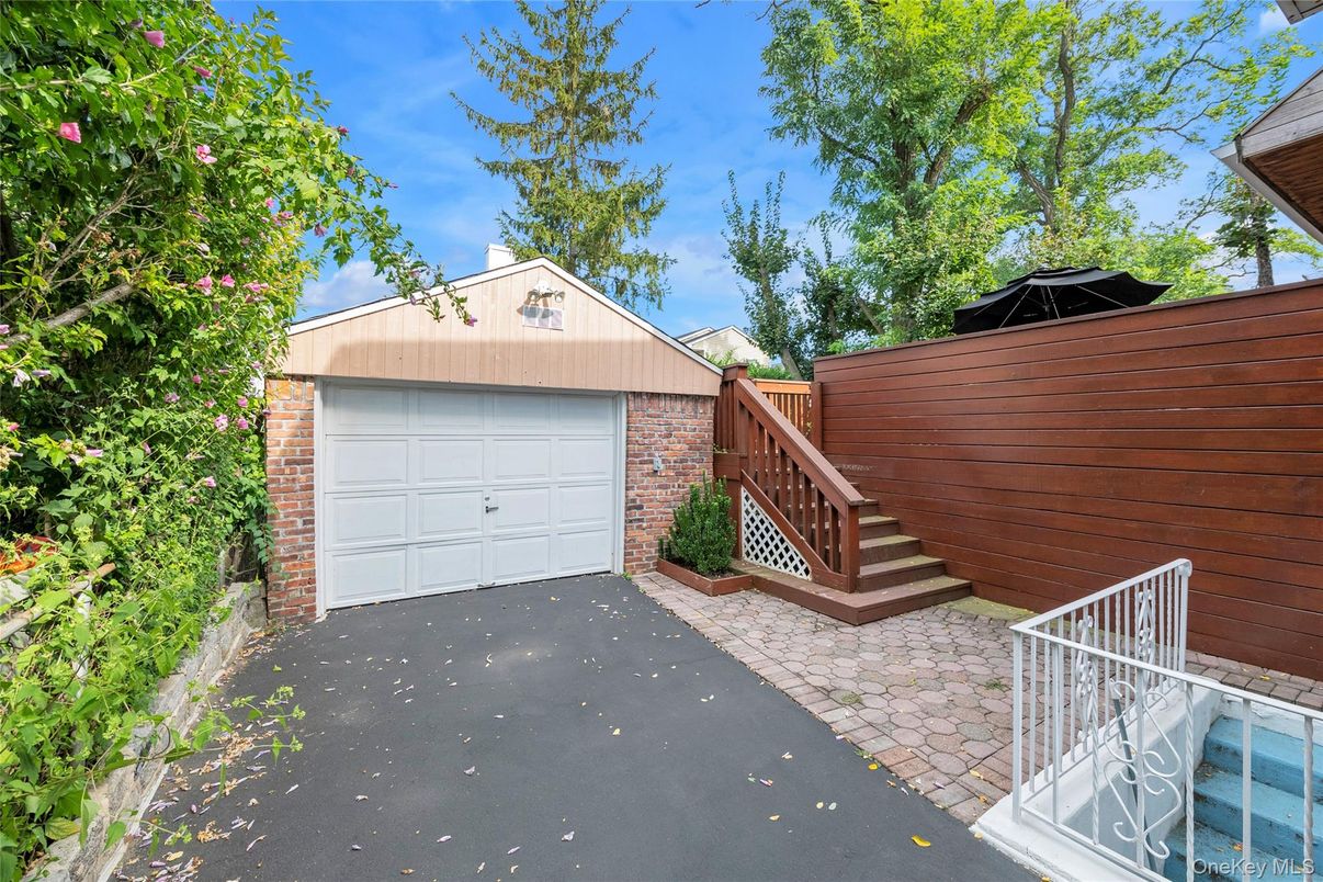 Detached Garage, Exterior