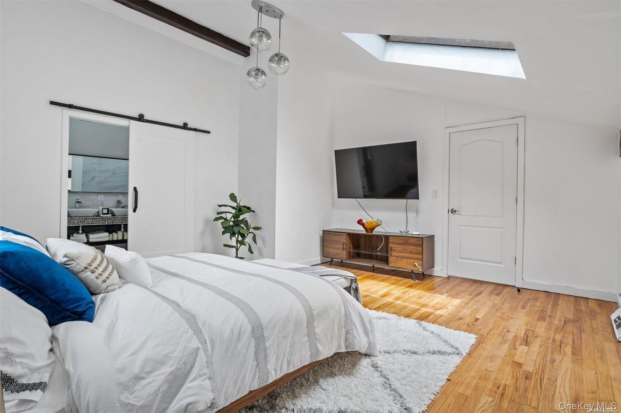 Bedroom, Interior, Pendant Lights, Wood Texture Flooring
