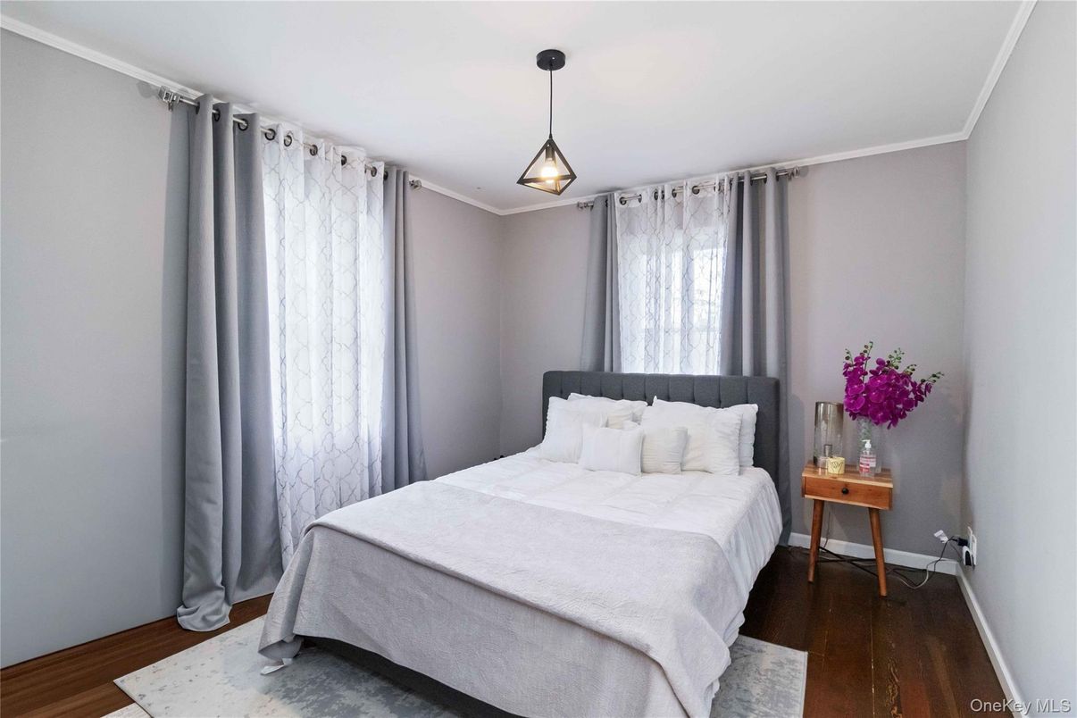 Bedroom, Interior, Pendant Lights, Wood Texture Flooring