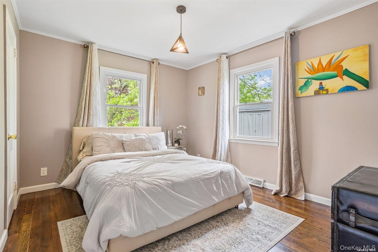 Bedroom, Interior, Pendant Lights, Wood Texture Flooring