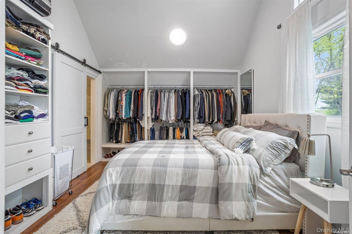 Bedroom, Interior, Recessed Lighting, Walk-in Closets, Wood Texture Flooring