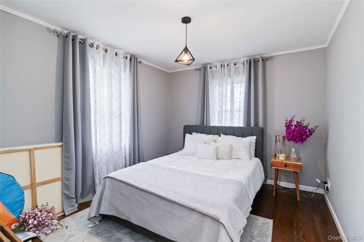 Bedroom, Interior, Pendant Lights, Wood Texture Flooring