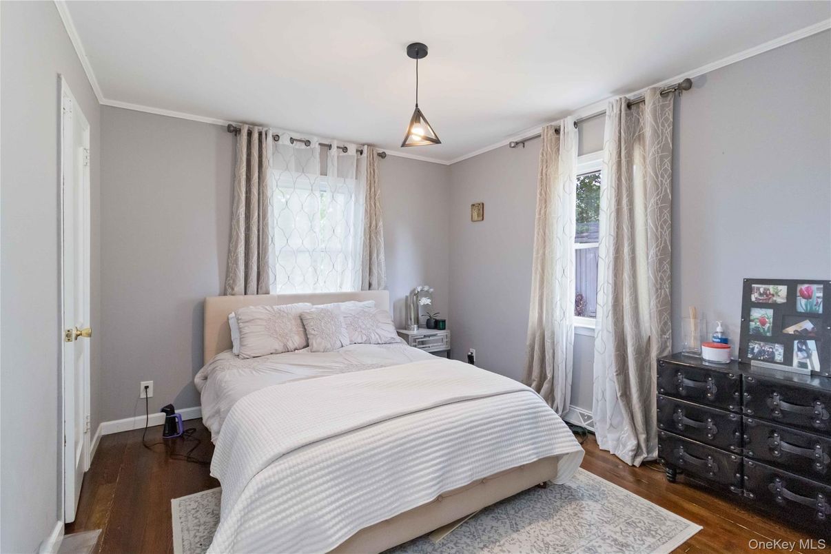 Bedroom, Interior, Pendant Lights, Wood Texture Flooring