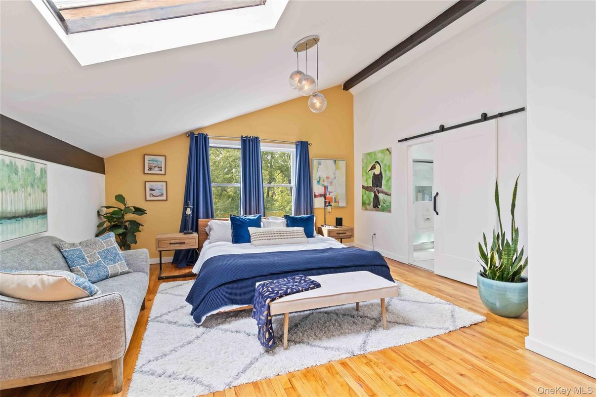 Bedroom, Interior, Pendant Lights, Wood Texture Flooring