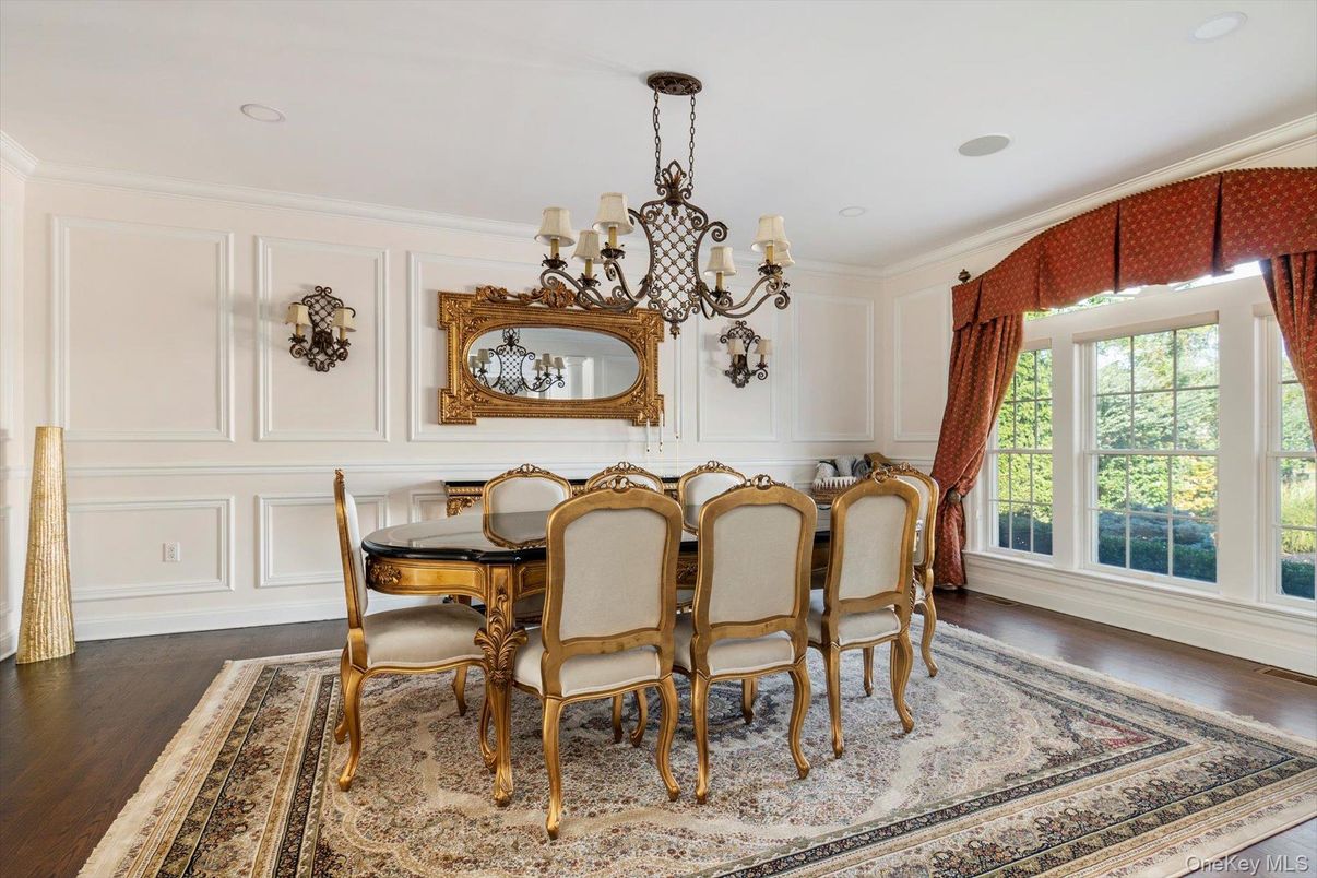 Chandelier, Dining room, Interior, Recessed Lighting, Wood Texture Flooring