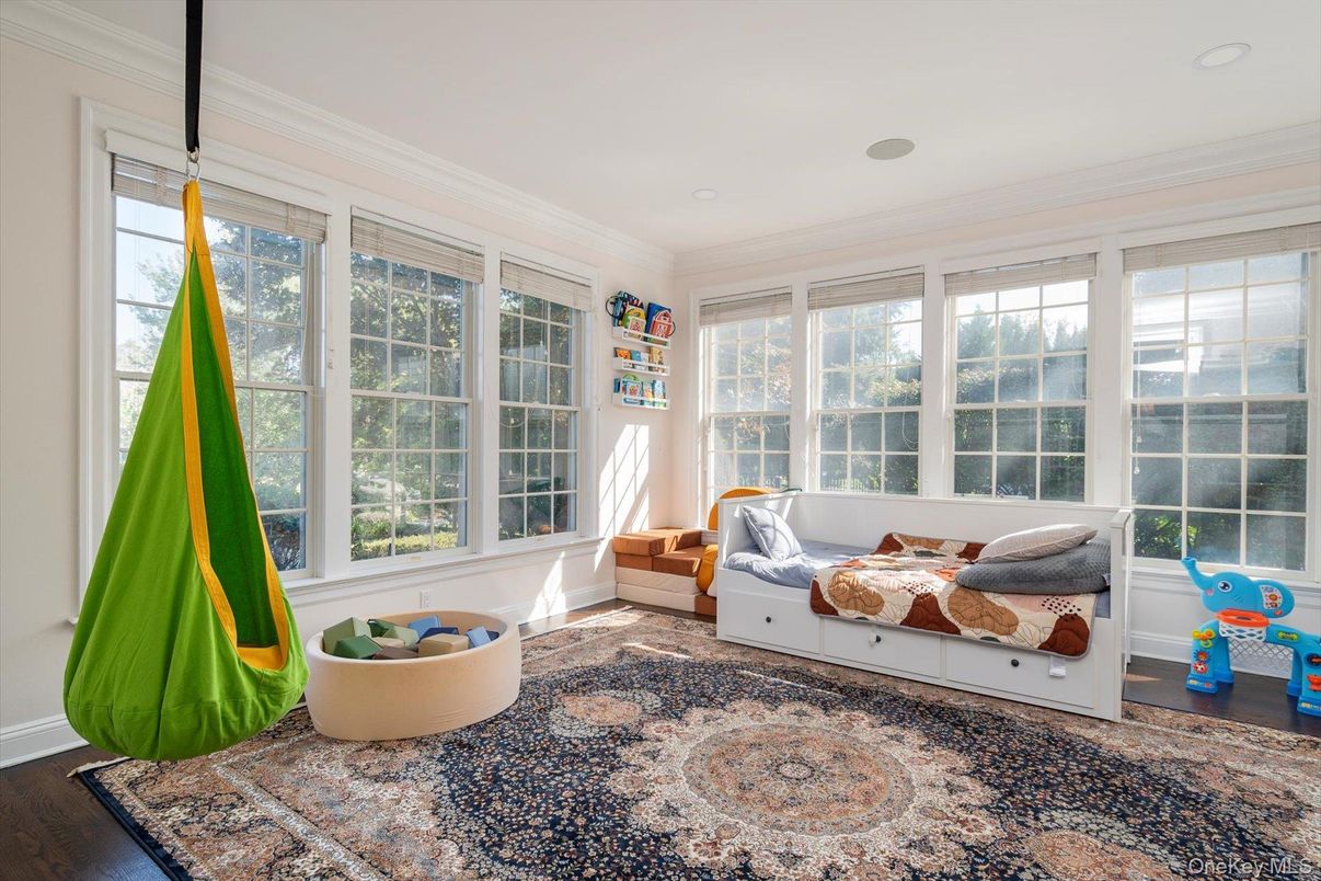 Interior, Recessed Lighting, Sun Room, Wood Texture Flooring
