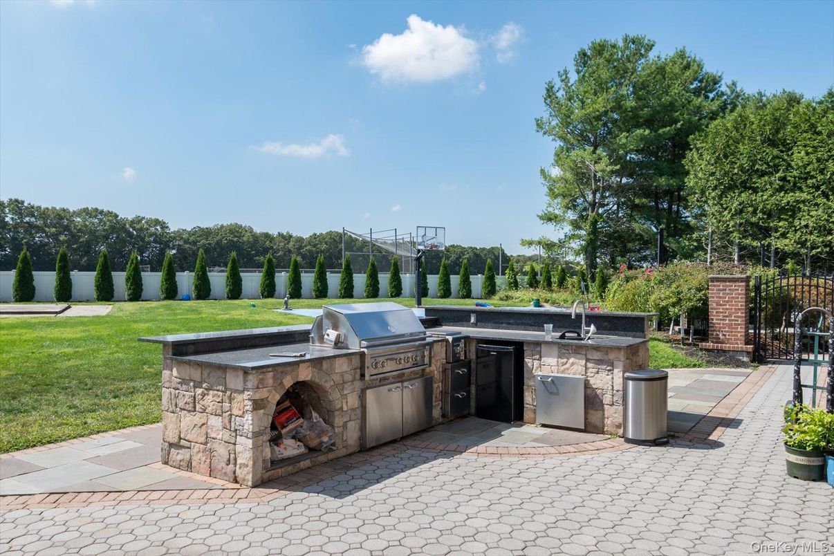 Exterior, Outdoor Kitchen