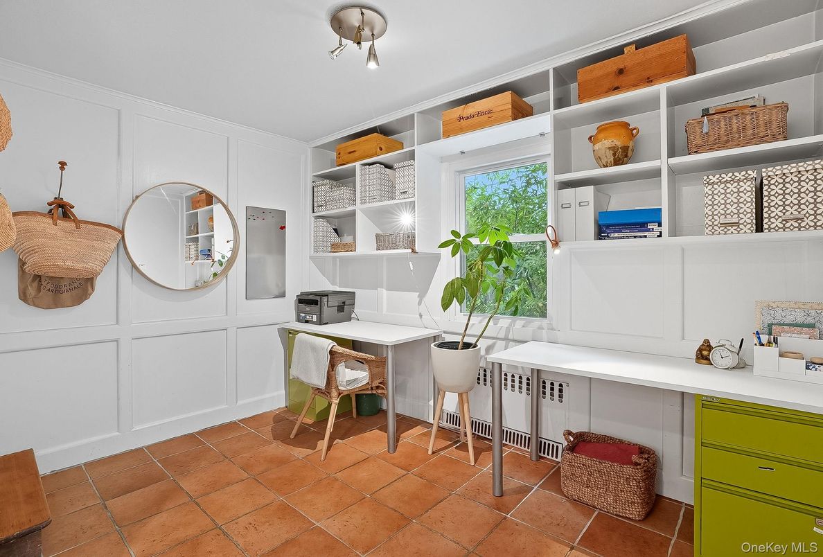 Home Office, Interior