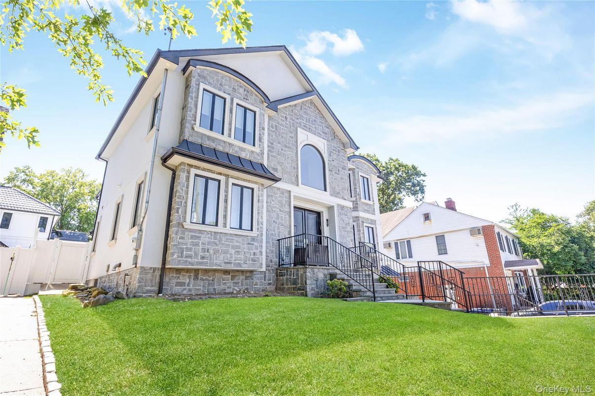 Backyard, Exterior, Facade, Rowhouse