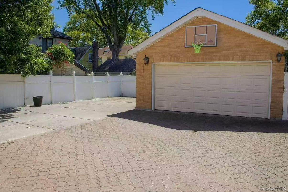 Detached Garage, Exterior