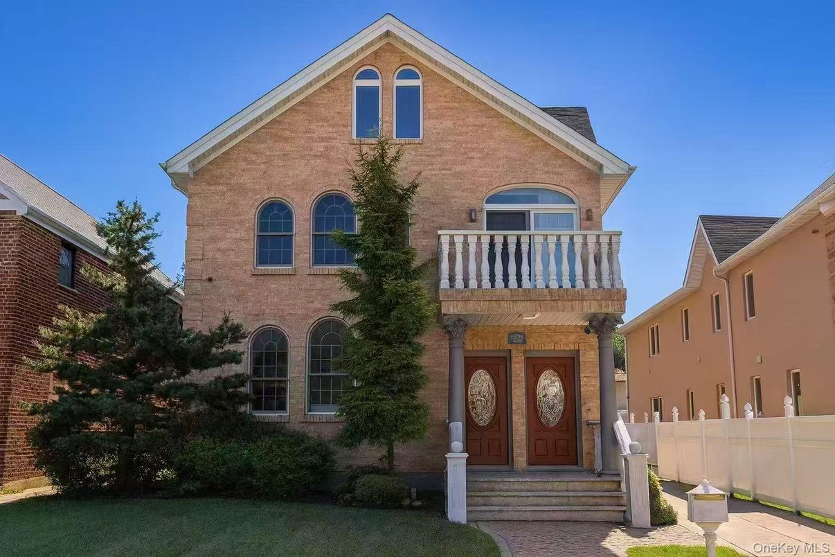 Exterior, Facade, Brick Facade, Brick Traditional