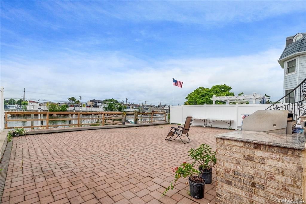 Exterior, Outdoor Kitchen