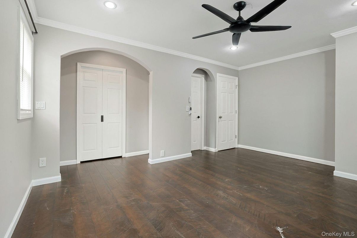Empty room, Interior, Recessed Lighting, Wood Texture Flooring