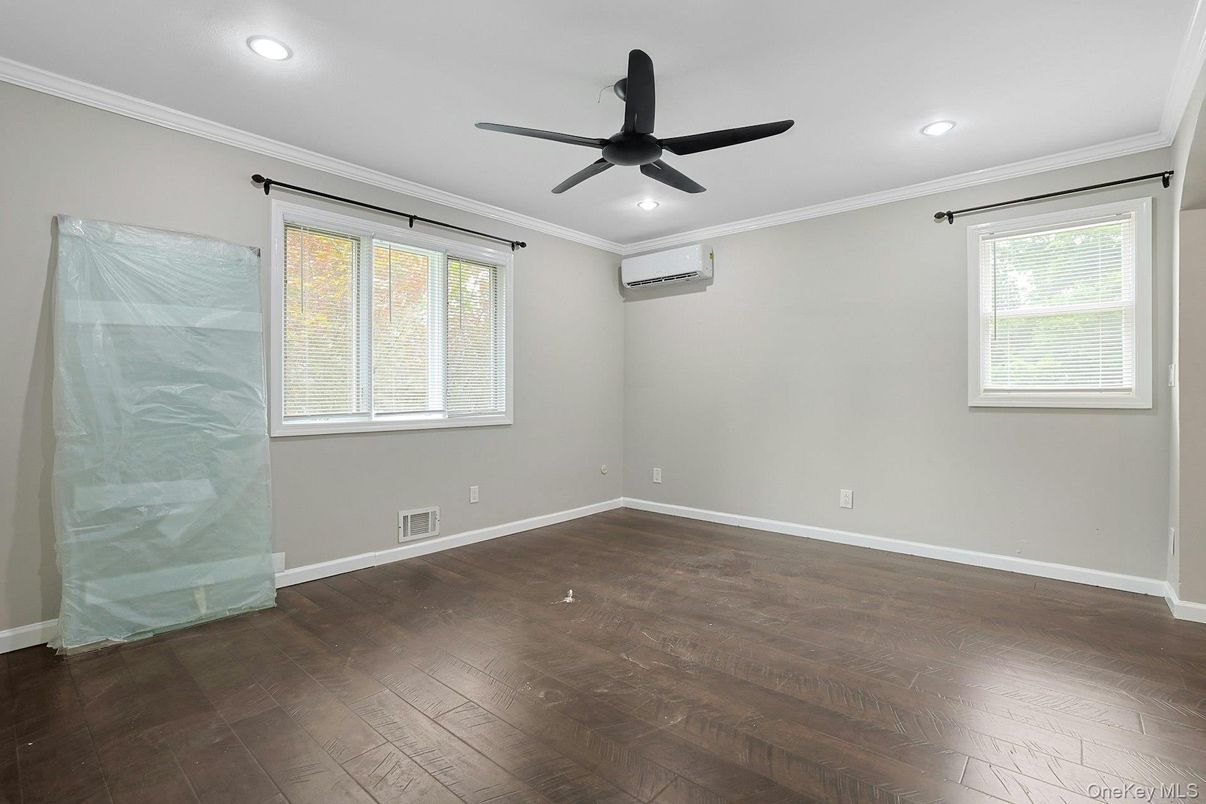 Empty room, Interior, Recessed Lighting, Wood Texture Flooring