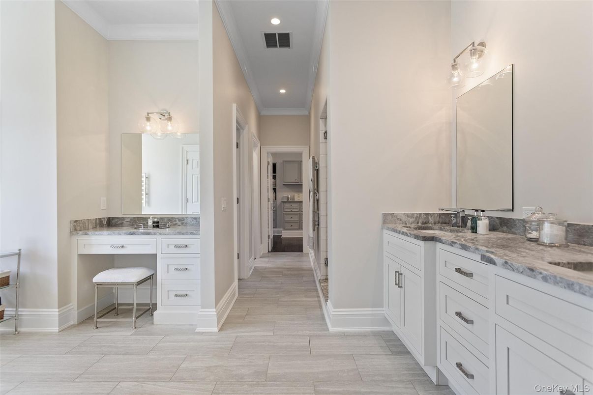 Bathroom, Dual Sink Vanities, Interior, Recessed Lighting