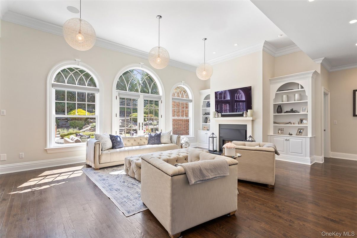 Fireplace, Interior, Living room, Pendant Lights, Recessed Lighting, Wood Texture Flooring