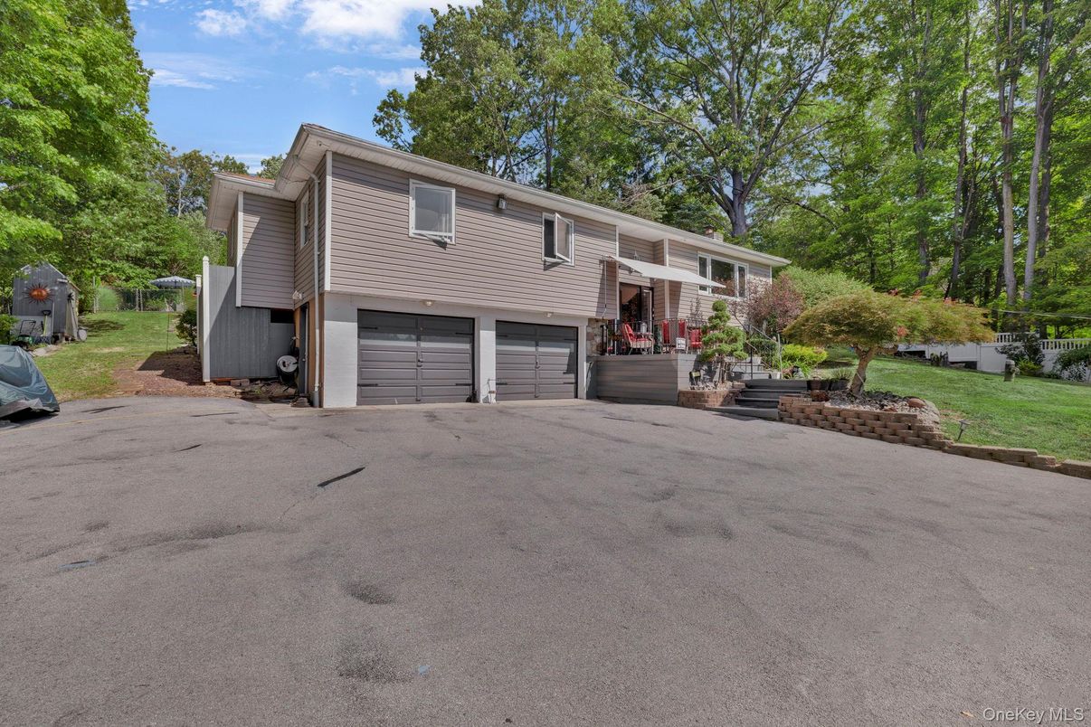 Attached, Exterior, Facade, Raised Ranch