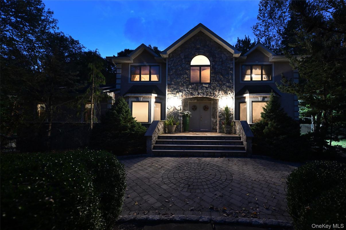 Attached, Exterior, Facade, Mediterranean