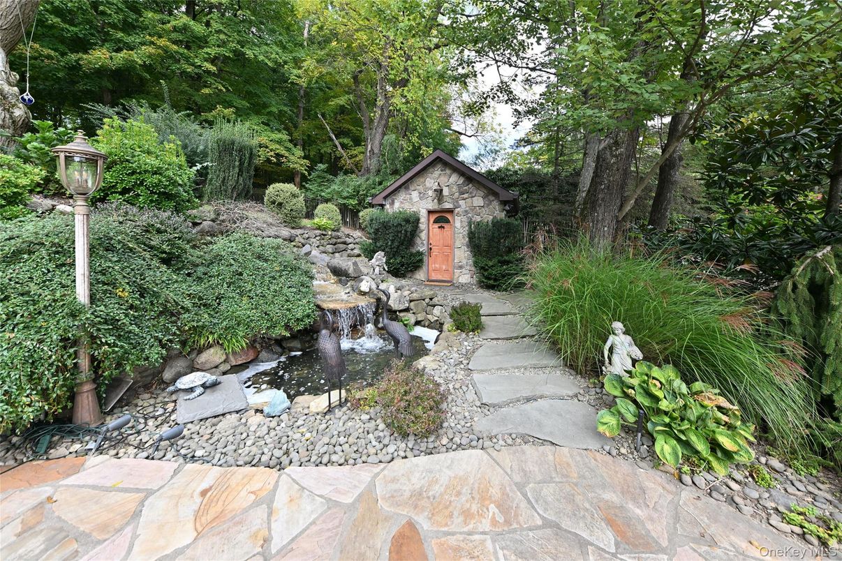 Detached Garage, Exterior