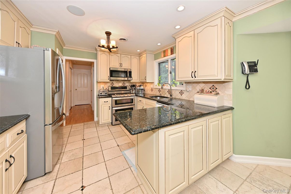 Chandelier, Interior, Kitchen, Recessed Lighting, Stainless Steel Appliances