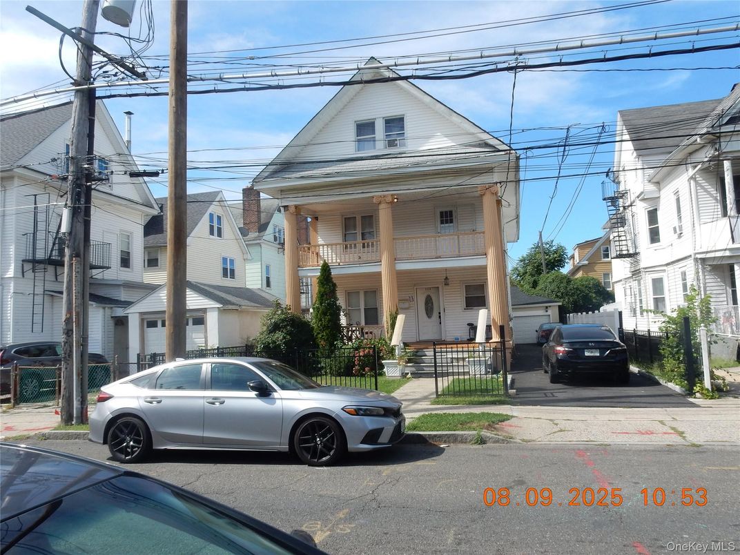 Exterior, Facade, Queen Anne Victorian