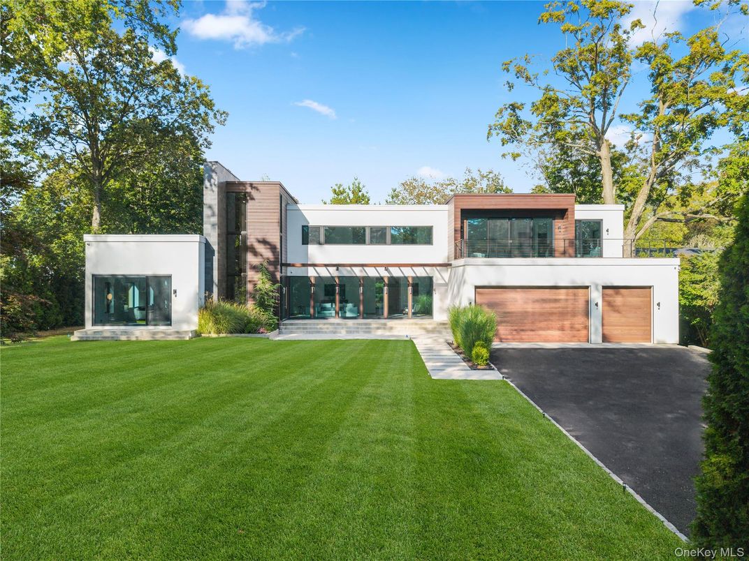Attached, Backyard, Exterior, Facade, Modern