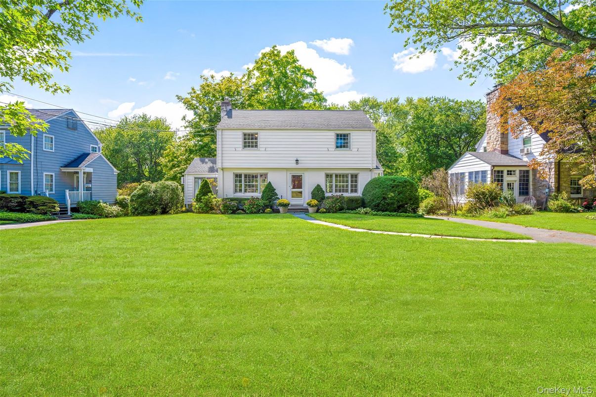 Backyard, Exterior, Facade, Raised Ranch