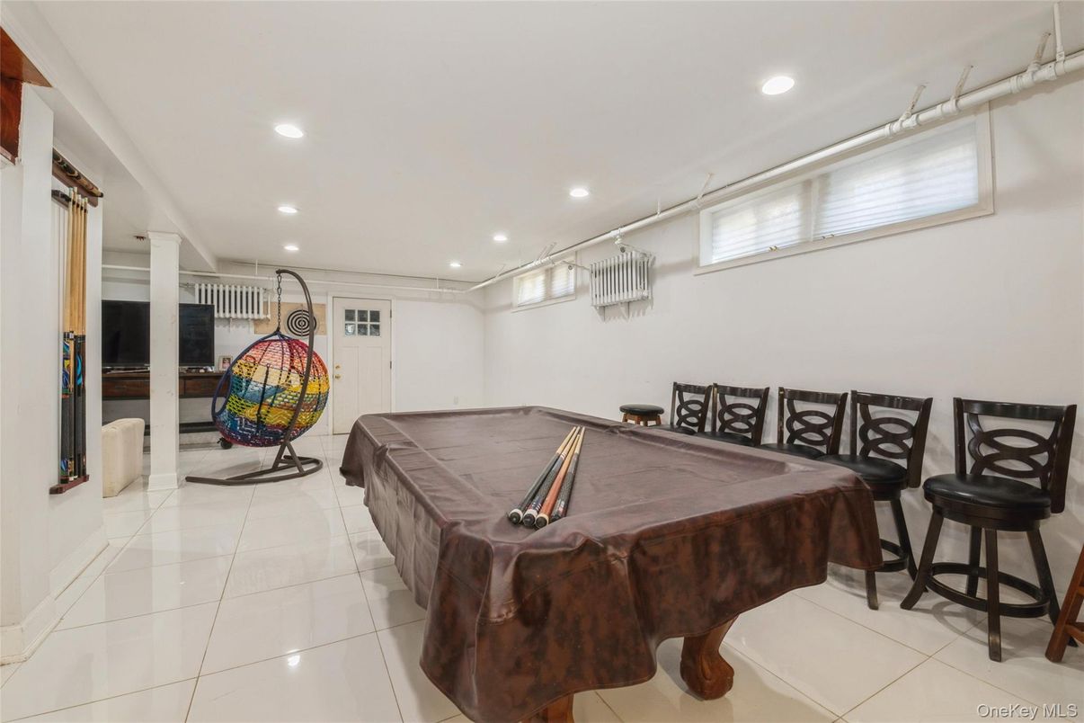 Billiard Table, Game Room, Interior, Recessed Lighting