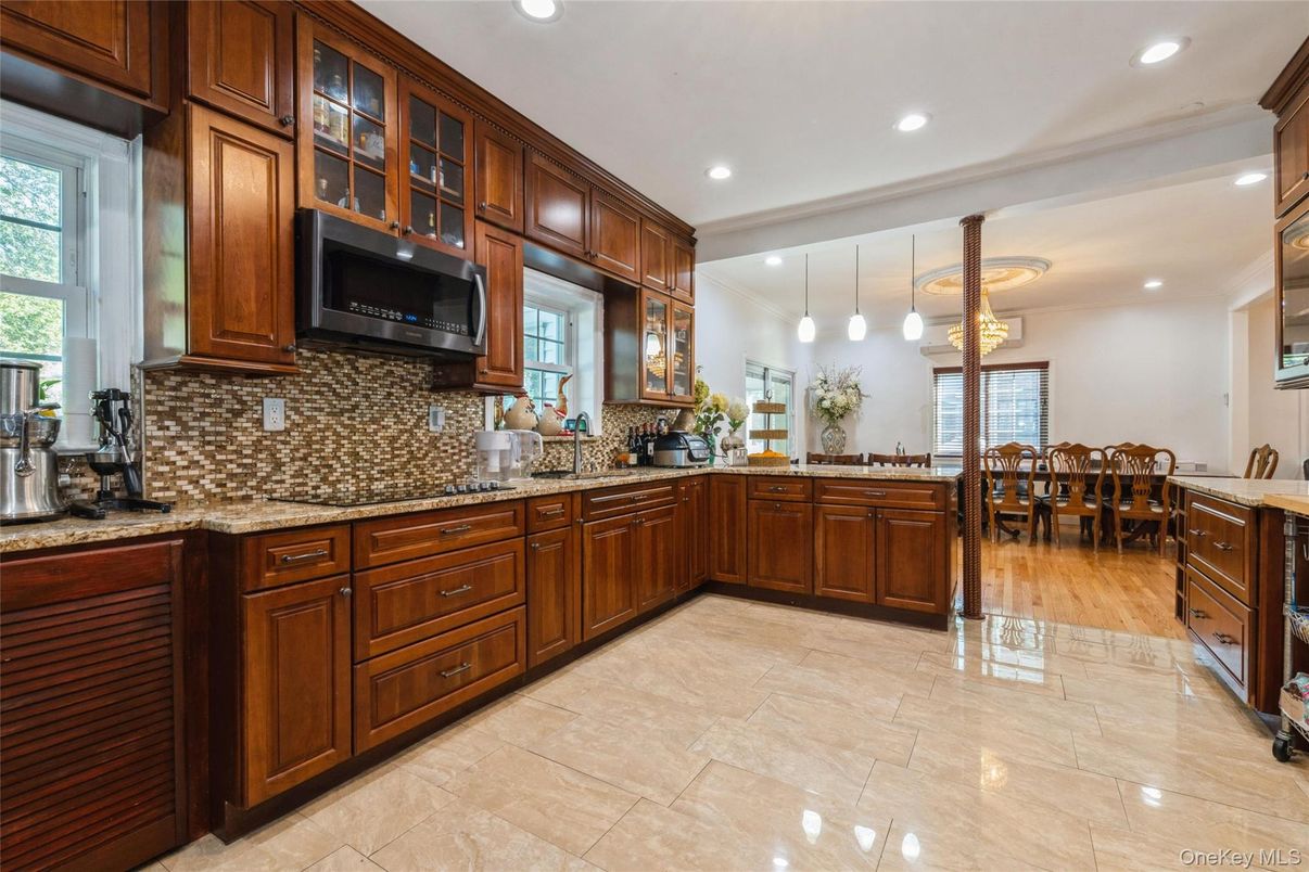 Dining room, Interior, Kitchen, Pendant Lights, Recessed Lighting, Wood Texture Flooring