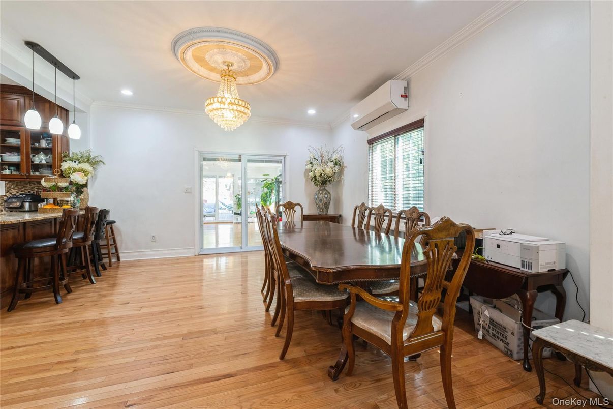Chandelier, Dining room, Interior, Recessed Lighting, Wood Texture Flooring