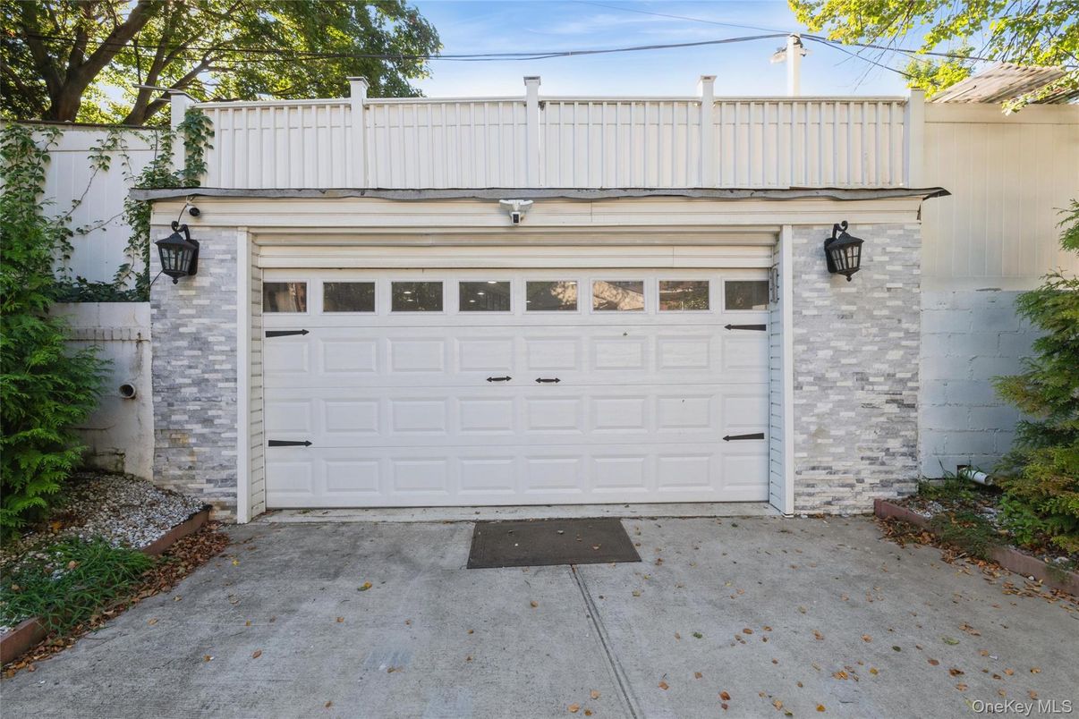 Detached Garage, Exterior