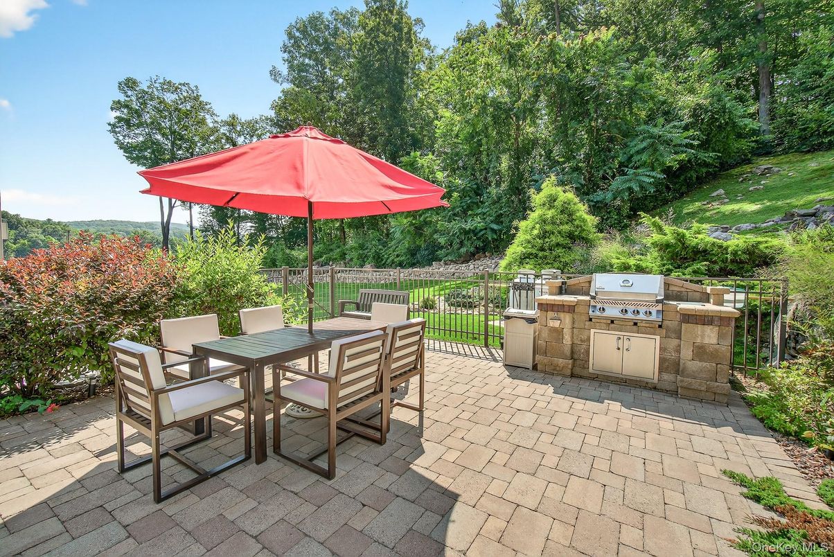 Exterior, Outdoor Kitchen