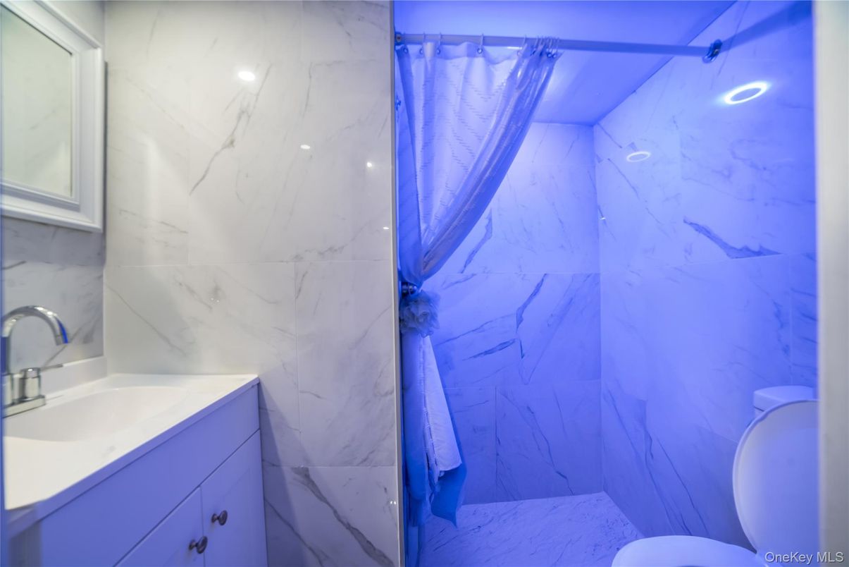Bathroom, Interior, Marble, Marble Walls, Recessed Lighting