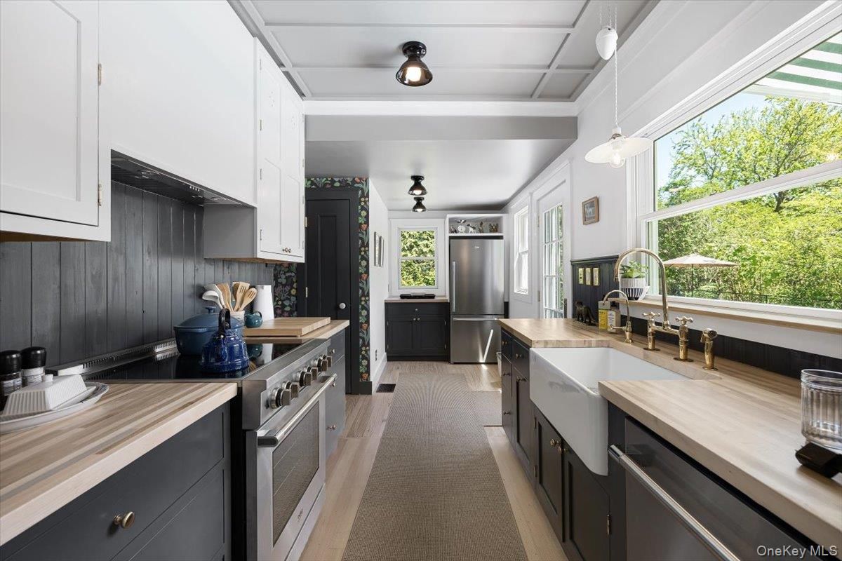 Interior, Kitchen, Pendant Lights, Stainless Steel Appliances